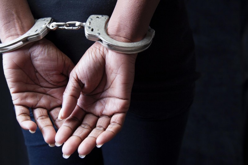Mulher trans é presa por manter homem em cárcere privado e extorqui-lo na Cruz das Almas
